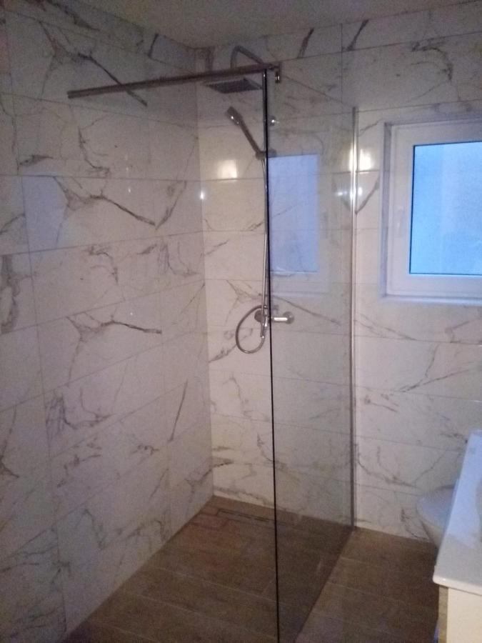Apartmani Mira Vir Exterior foto