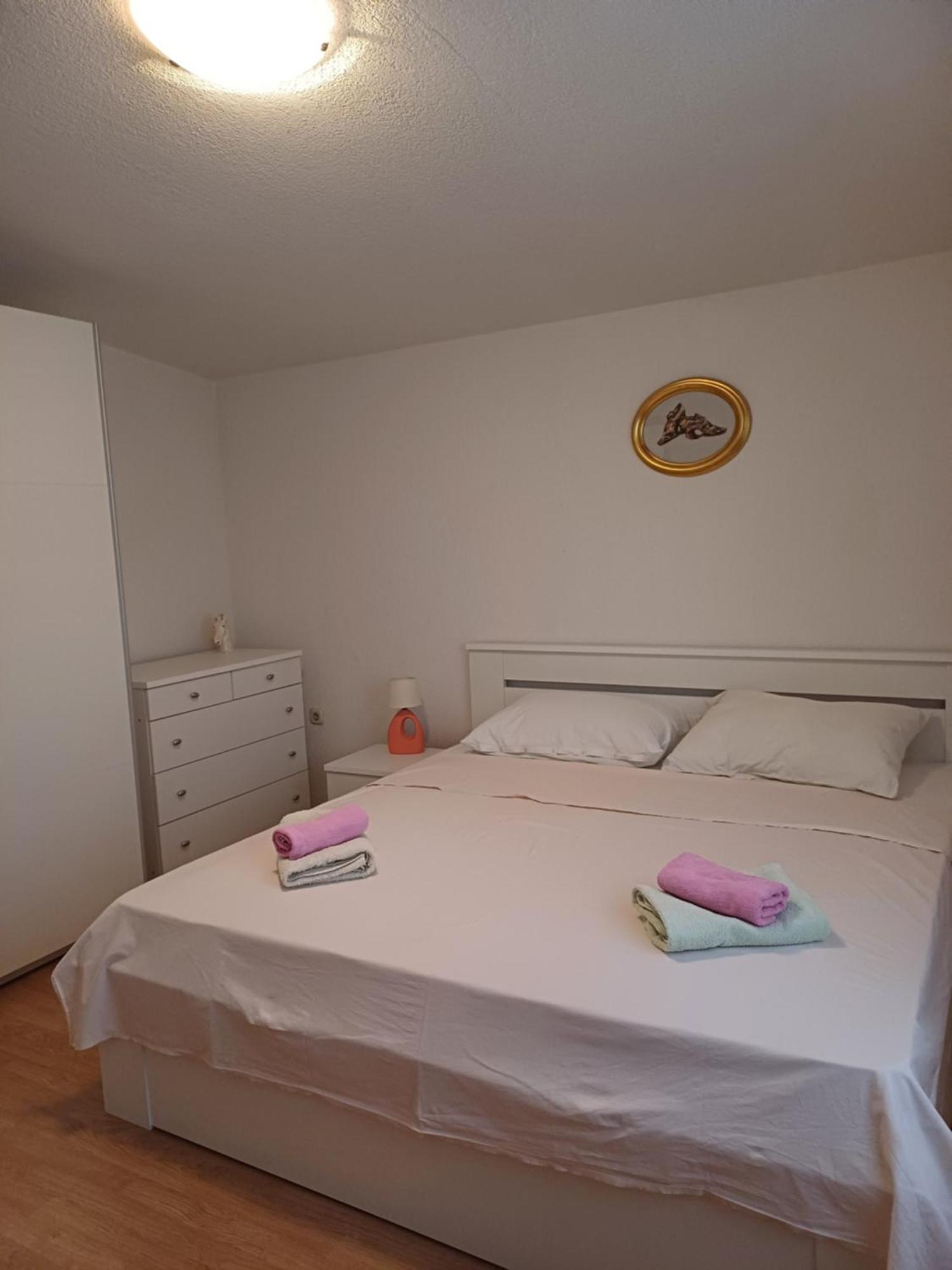 Apartmani Mira Vir Exterior foto