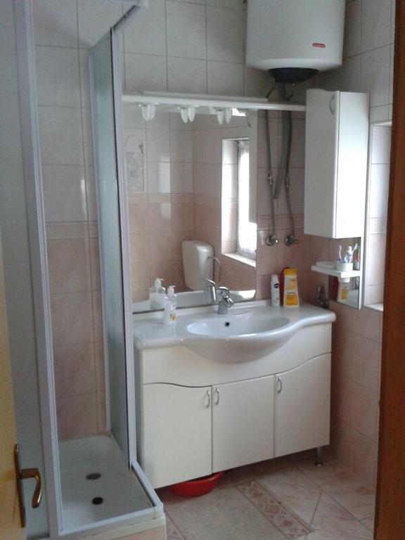 Apartmani Mira Vir Exterior foto